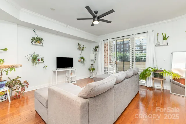 $275,000 | 300 West 5th Street, Unit 250, Charlotte, NC 28202