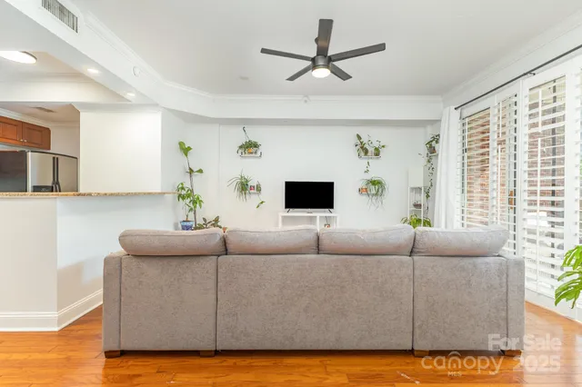 $275,000 | 300 West 5th Street, Unit 250, Charlotte, NC 28202