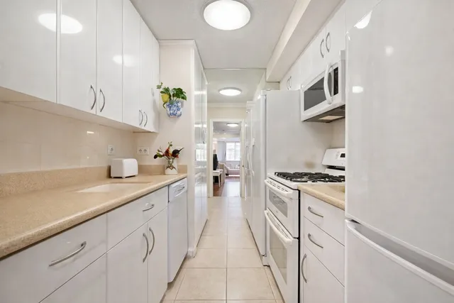 $695,000 | 445 5th Avenue, Unit 28E | Midtown South