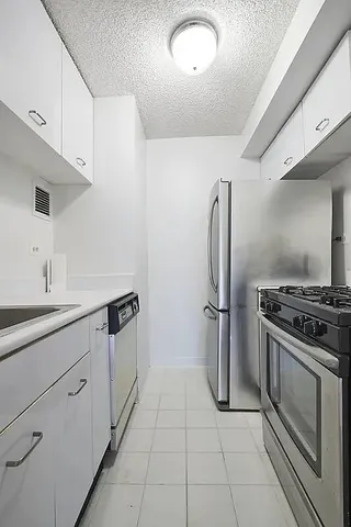 $695,000 | 445 5th Avenue, Unit 28E | Midtown South