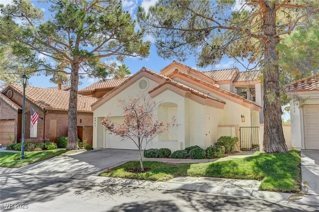 $1,075,000 | 8941 Diamond Falls Drive, Las Vegas, NV 89117