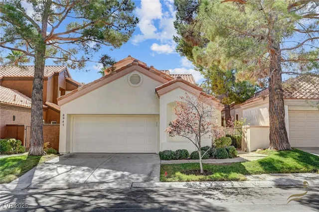 $1,075,000 | 8941 Diamond Falls Drive, Las Vegas, NV 89117