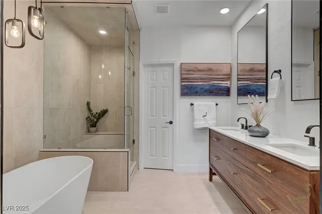 $1,075,000 | 8941 Diamond Falls Drive, Las Vegas, NV 89117