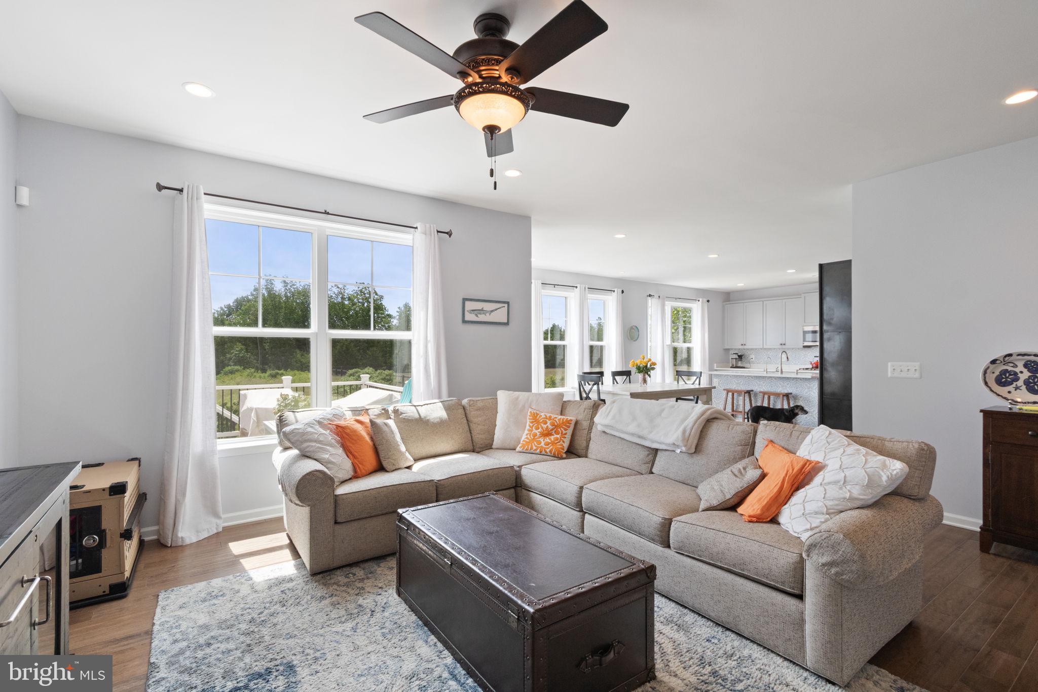 995 Aspen Road Stafford, VA 22554 - Photo 5 of 39 Enjoy everyday moments in a welcoming living room
