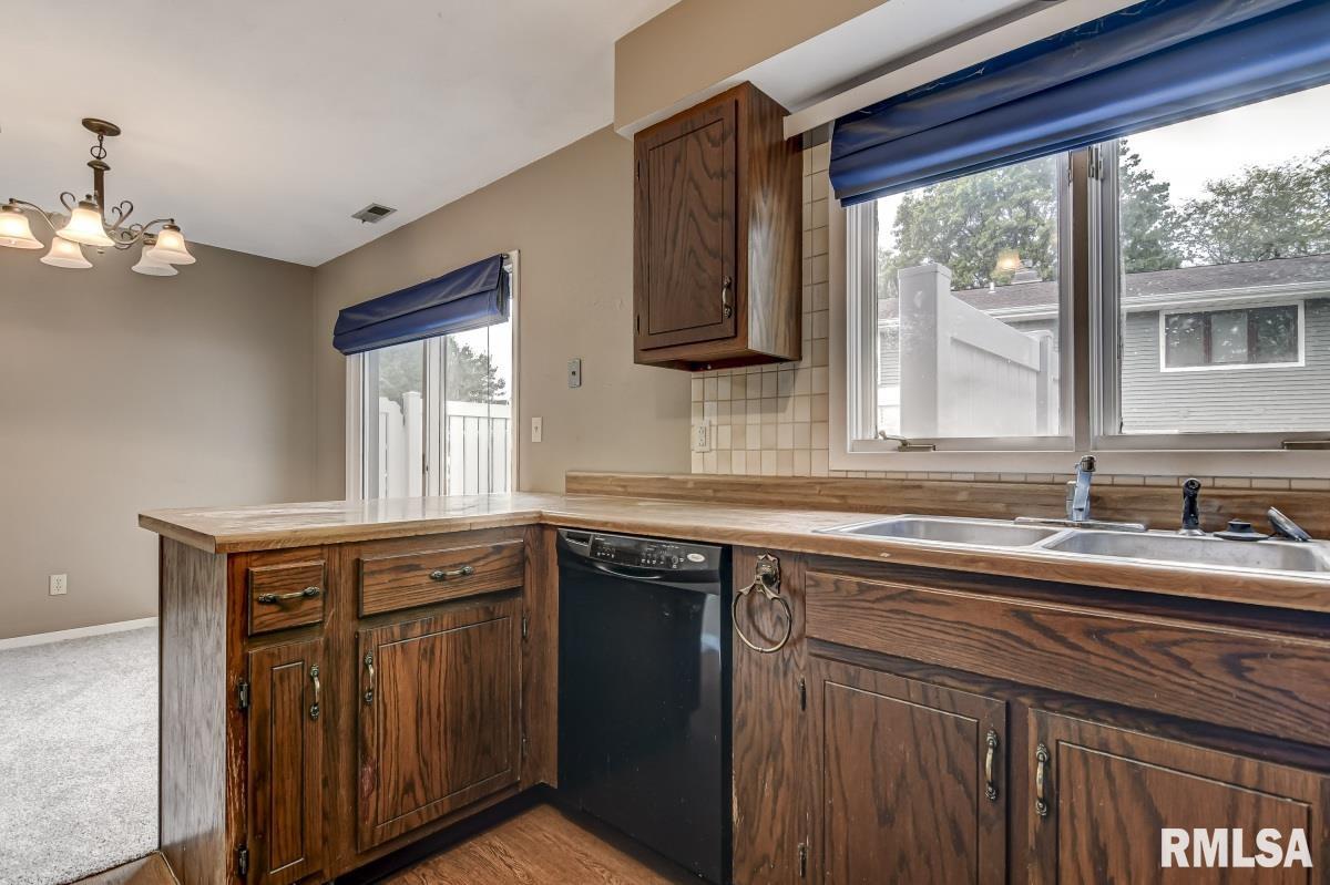 5 Brookside Place Springfield, IL 62704 - Photo 10 of 27 Gallery Image 10