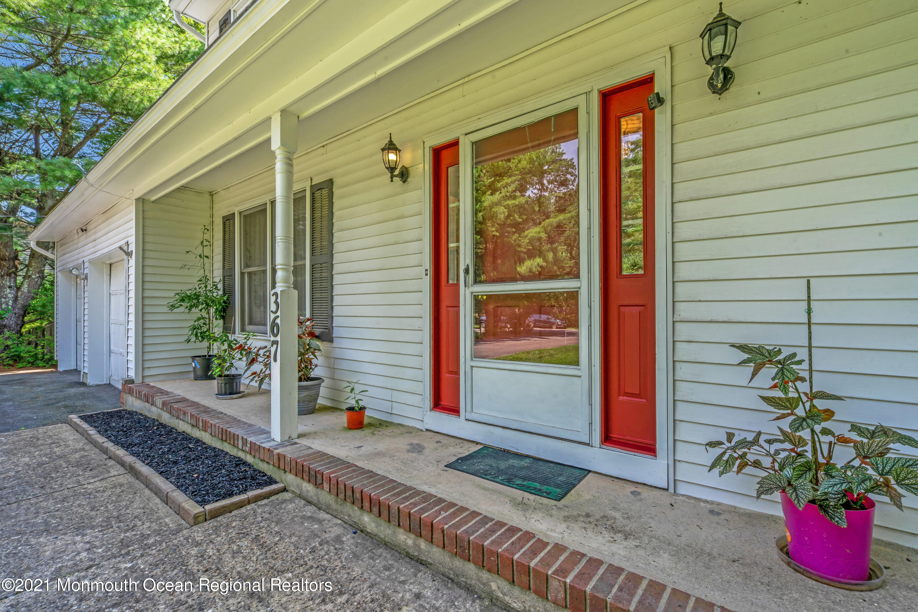 367 East Pleasant Grove Road Jackson, NJ 08527 - Photo 4 of 45 a house view with a outdoor space