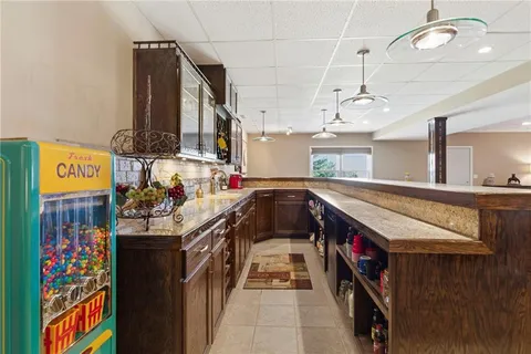 $825,000 | 25605 Parallel Road, Tonganoxie, KS 66086