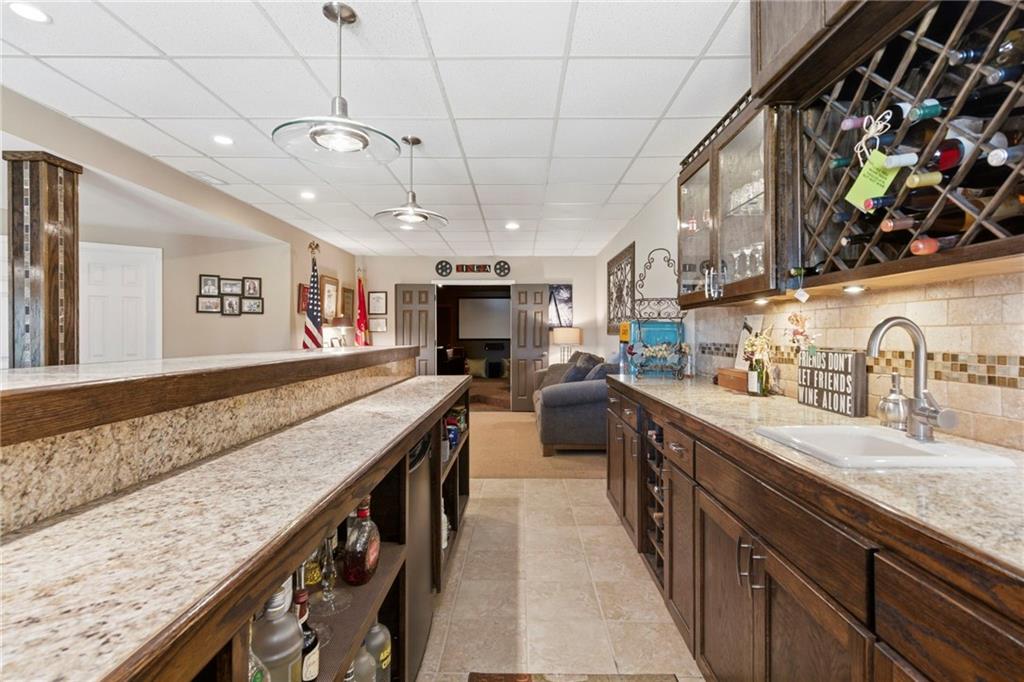 25605 Parallel Road Tonganoxie, KS 66086 - Photo 31 of 50