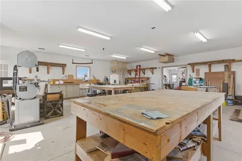 $825,000 | 25605 Parallel Road, Tonganoxie, KS 66086