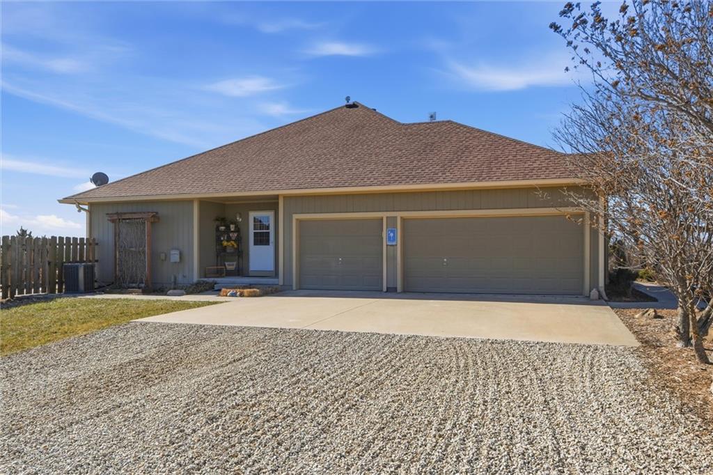 25605 Parallel Road Tonganoxie, KS 66086 - Photo 4 of 50