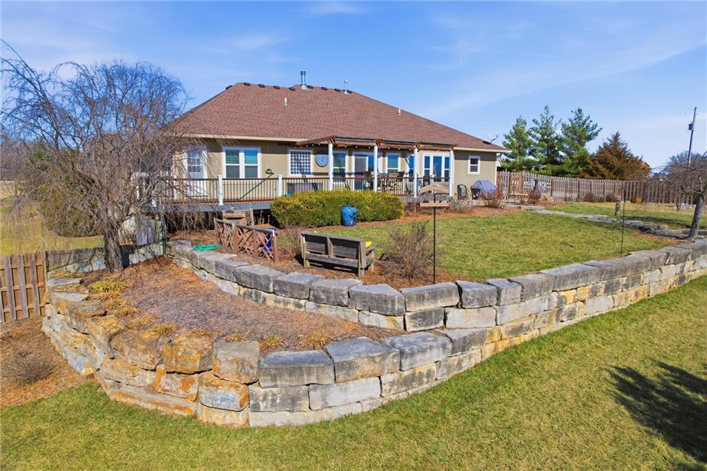 25605 Parallel Road Tonganoxie, KS 66086 - Photo 43 of 50