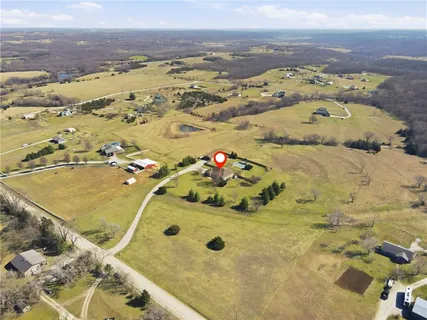 $825,000 | 25605 Parallel Road, Tonganoxie, KS 66086