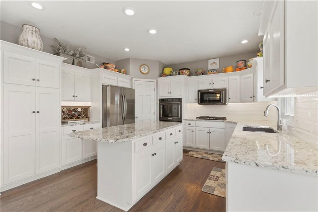 25605 Parallel Road Tonganoxie, KS 66086 - Photo 9 of 50