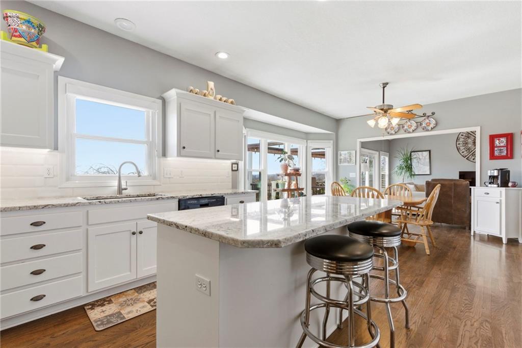 25605 Parallel Road Tonganoxie, KS 66086 - Photo 10 of 50