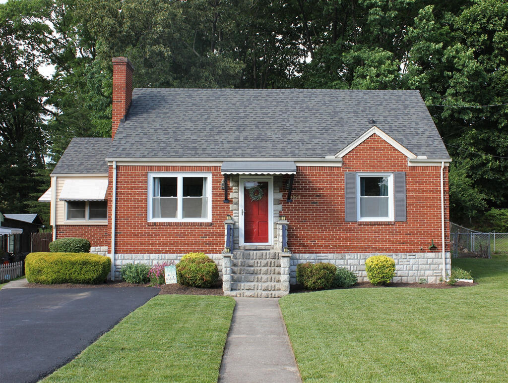 1027 Overland Road Southwest Roanoke, VA 24015 - Photo 1 of 45 1841661_184166_S