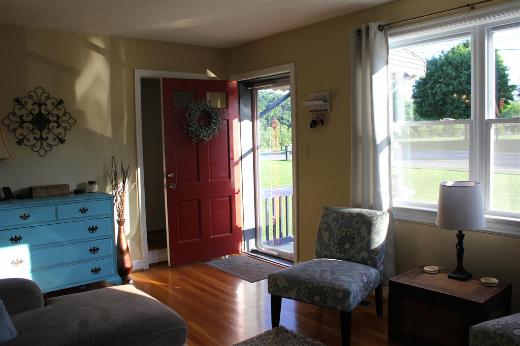 1027 Overland Road Southwest Roanoke, VA 24015 - Photo 11 of 45 18417612_184176_S