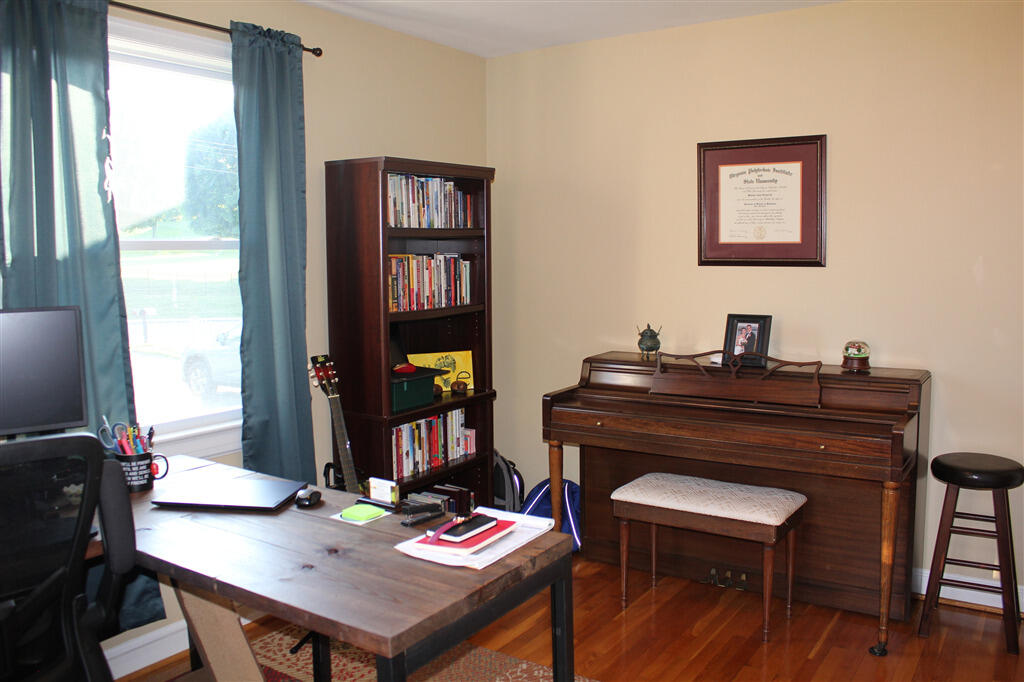 1027 Overland Road Southwest Roanoke, VA 24015 - Photo 20 of 45 18418523_184185_S