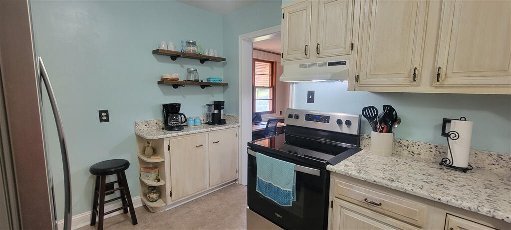 1027 Overland Road Southwest Roanoke, VA 24015 - Photo 23 of 45 18418826_184188_S