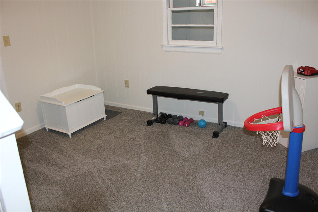 1027 Overland Road Southwest Roanoke, VA 24015 - Photo 28 of 45 18419333_184193_S