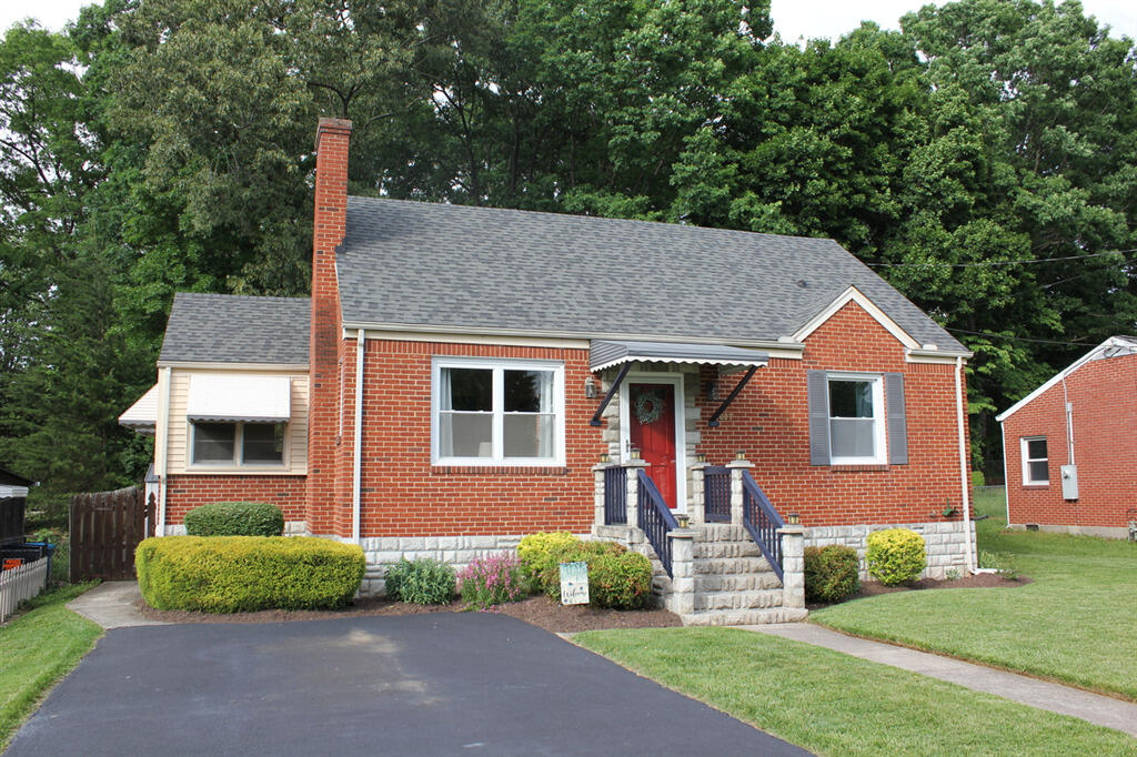 1027 Overland Road Southwest Roanoke, VA 24015 - Photo 3 of 45 1841683_184168_S