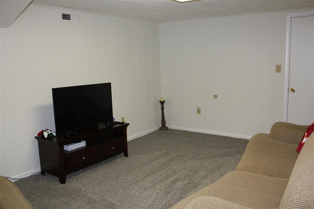 1027 Overland Road Southwest Roanoke, VA 24015 - Photo 31 of 45 18419636_184196_S