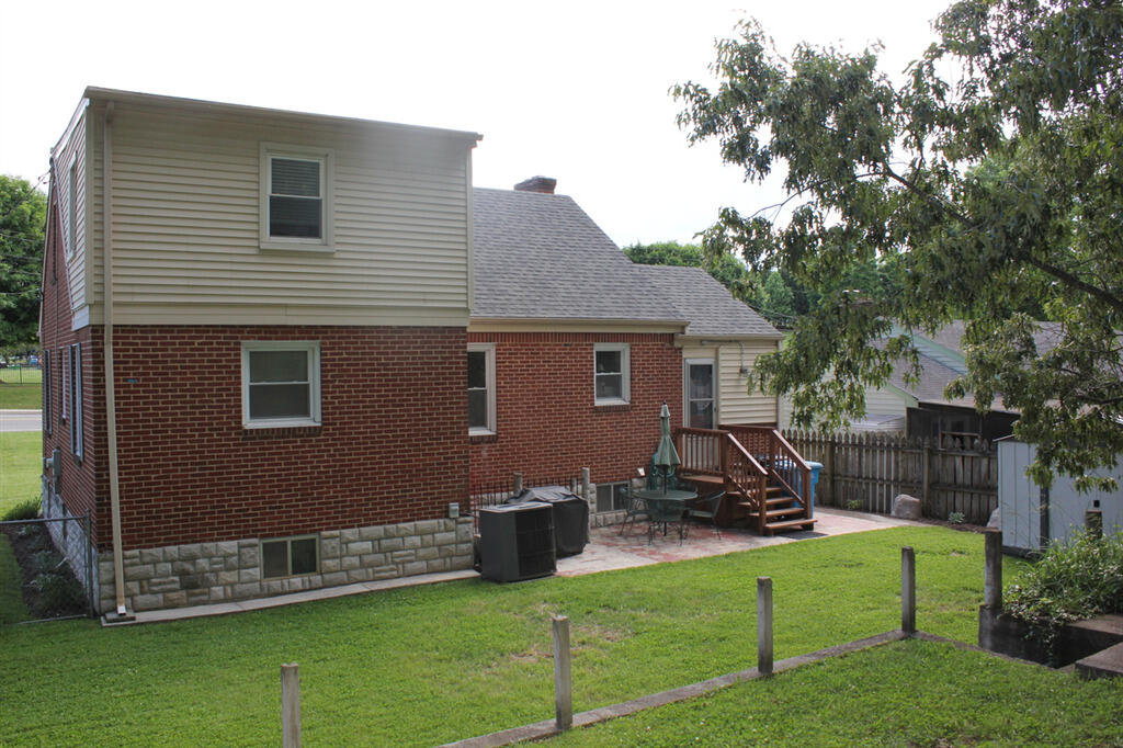 1027 Overland Road Southwest Roanoke, VA 24015 - Photo 6 of 45 1841716_184171_S
