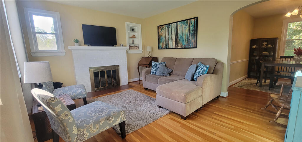 1027 Overland Road Southwest Roanoke, VA 24015 - Photo 8 of 45 1841739_184173_S