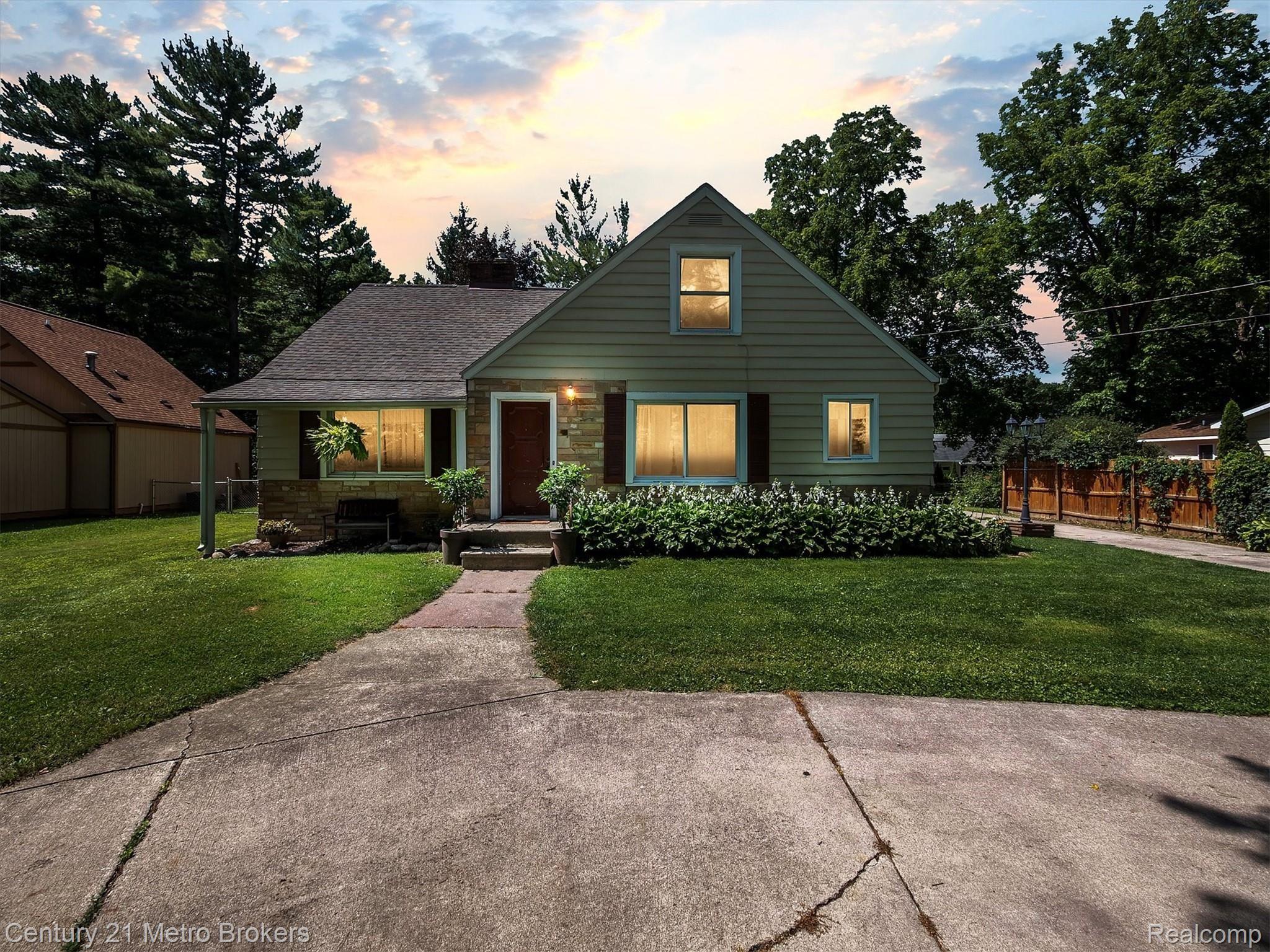 4421 North Center Road Flint, MI 48506 - Photo 1 of 39 01-4421 North Center-Windowstill Real Estate Photography-1.jpg