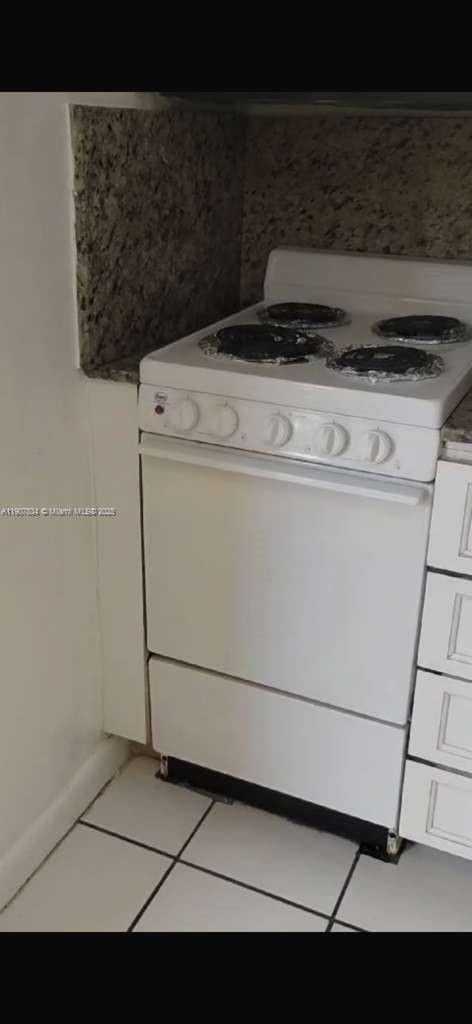 6980 Northwest 186th Street, Unit 3127A Hialeah, FL 33015 - Photo 2 of 4 a close view of stove top oven