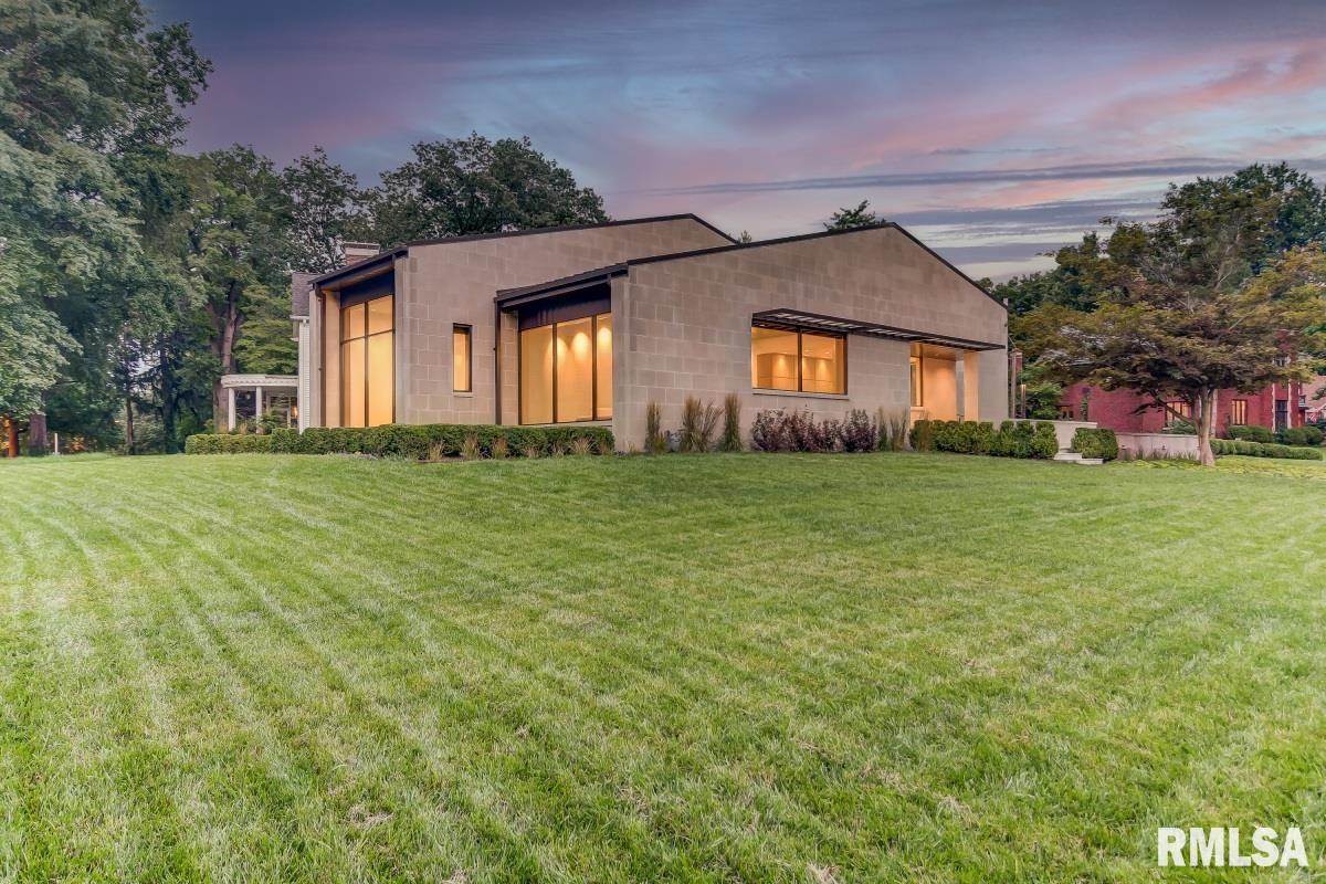 1302 South Wiggins Avenue Springfield, IL 62704 - Photo 1 of 49 Gallery Image 1