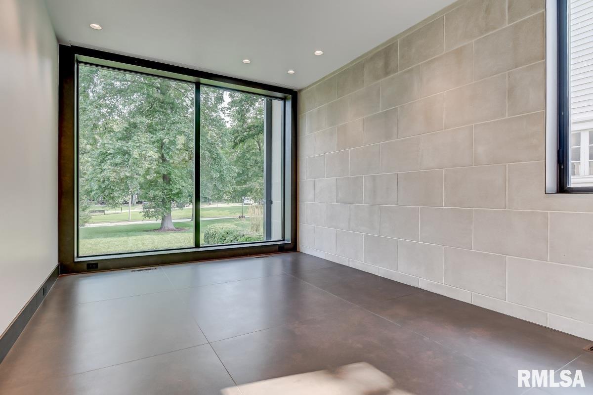 1302 South Wiggins Avenue Springfield, IL 62704 - Photo 36 of 49 Gallery Image 36