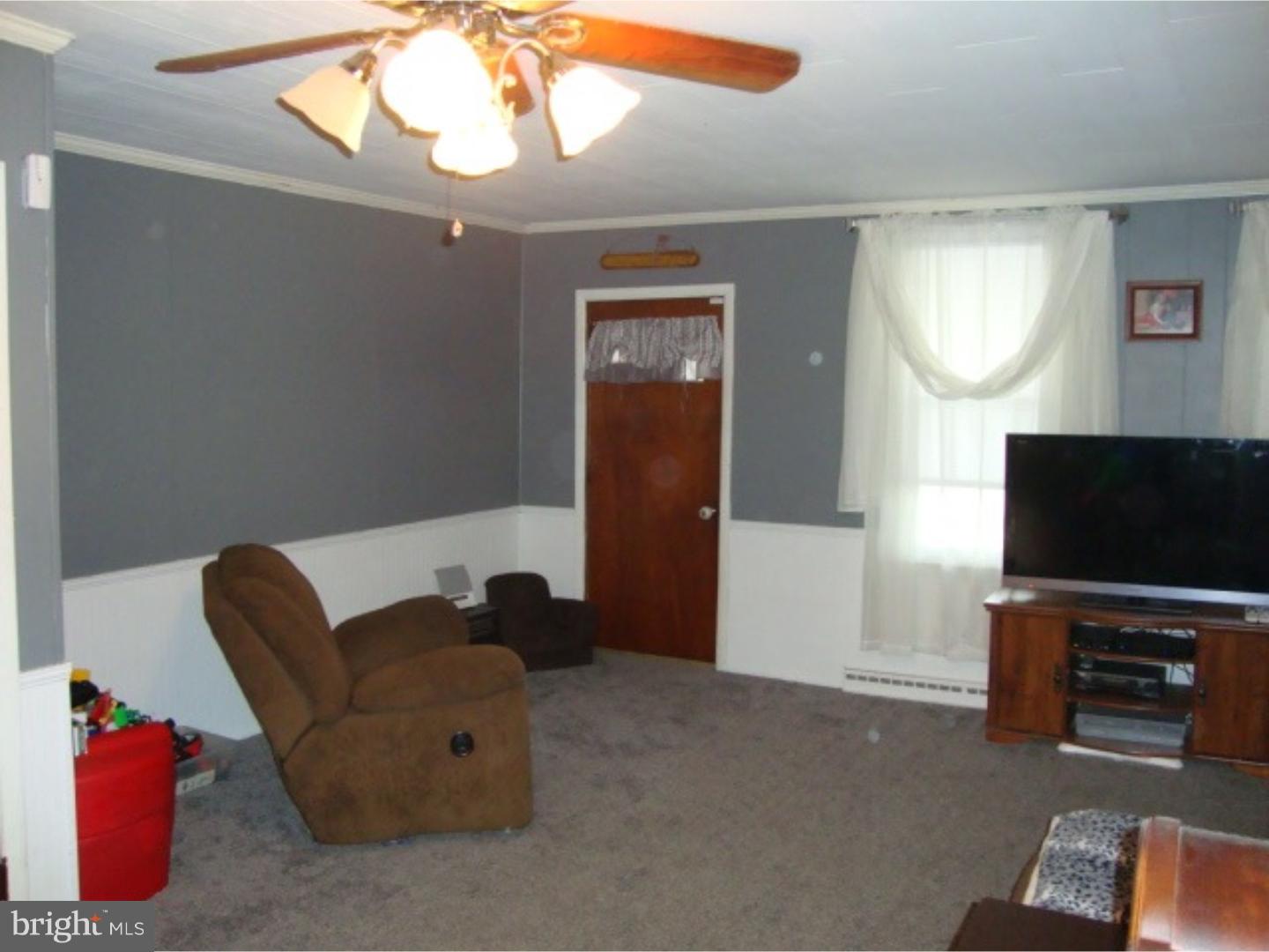 2758 Kutztown Road Reading, PA 19605 - Photo 8 of 22 Living Room