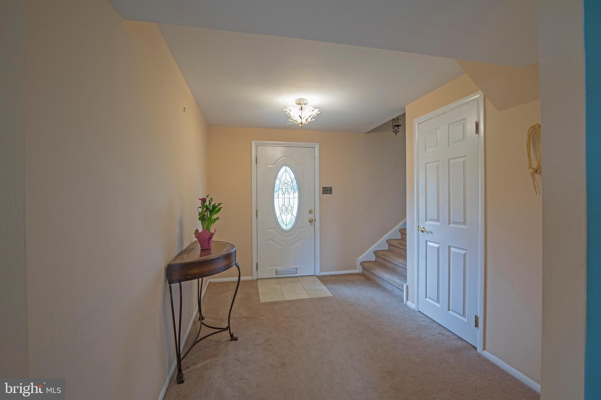 455 Coldspring Road Southampton, PA 18966 - Photo 3 of 24 foyer entry