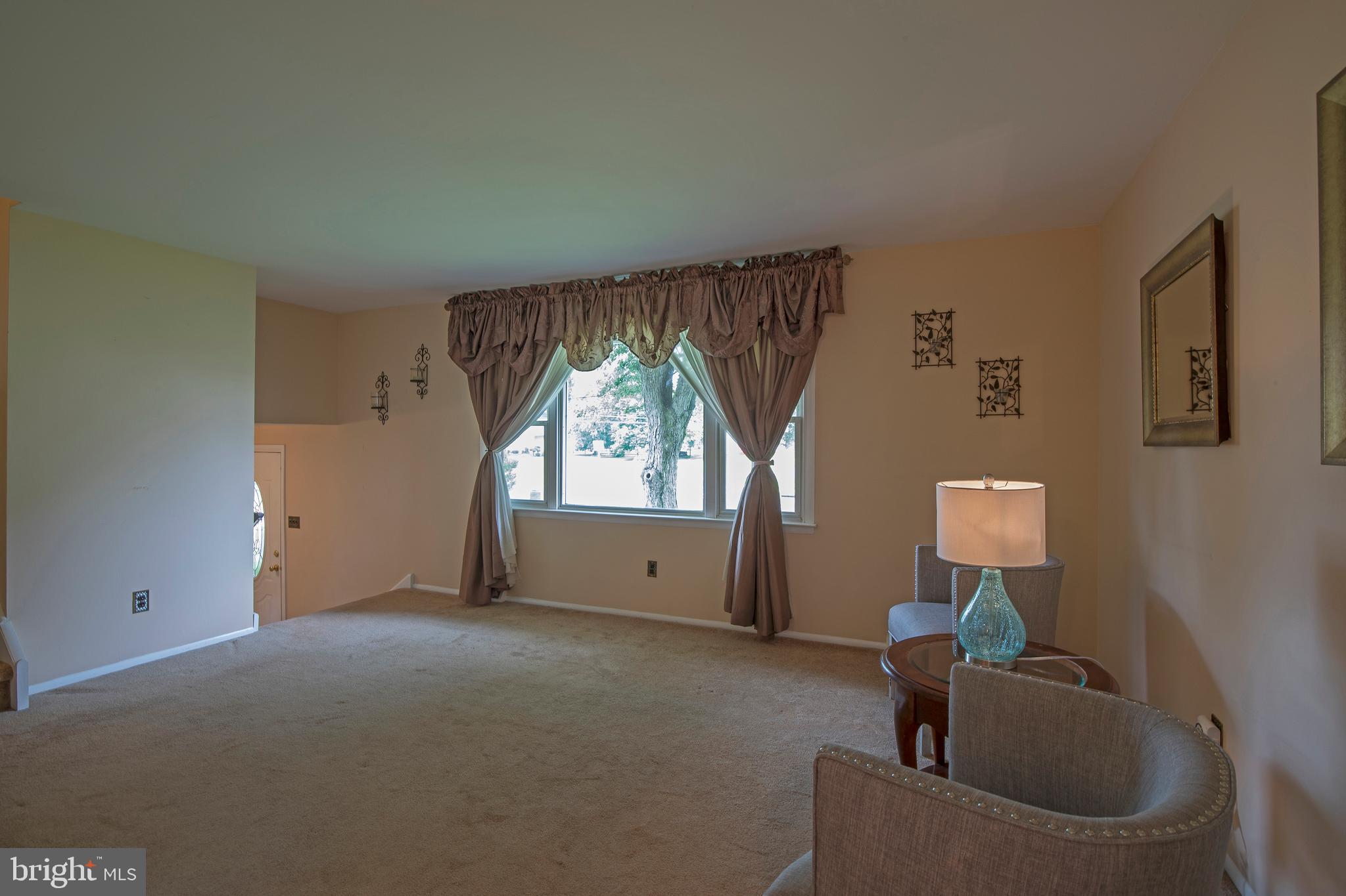 455 Coldspring Road Southampton, PA 18966 - Photo 4 of 24 Living room