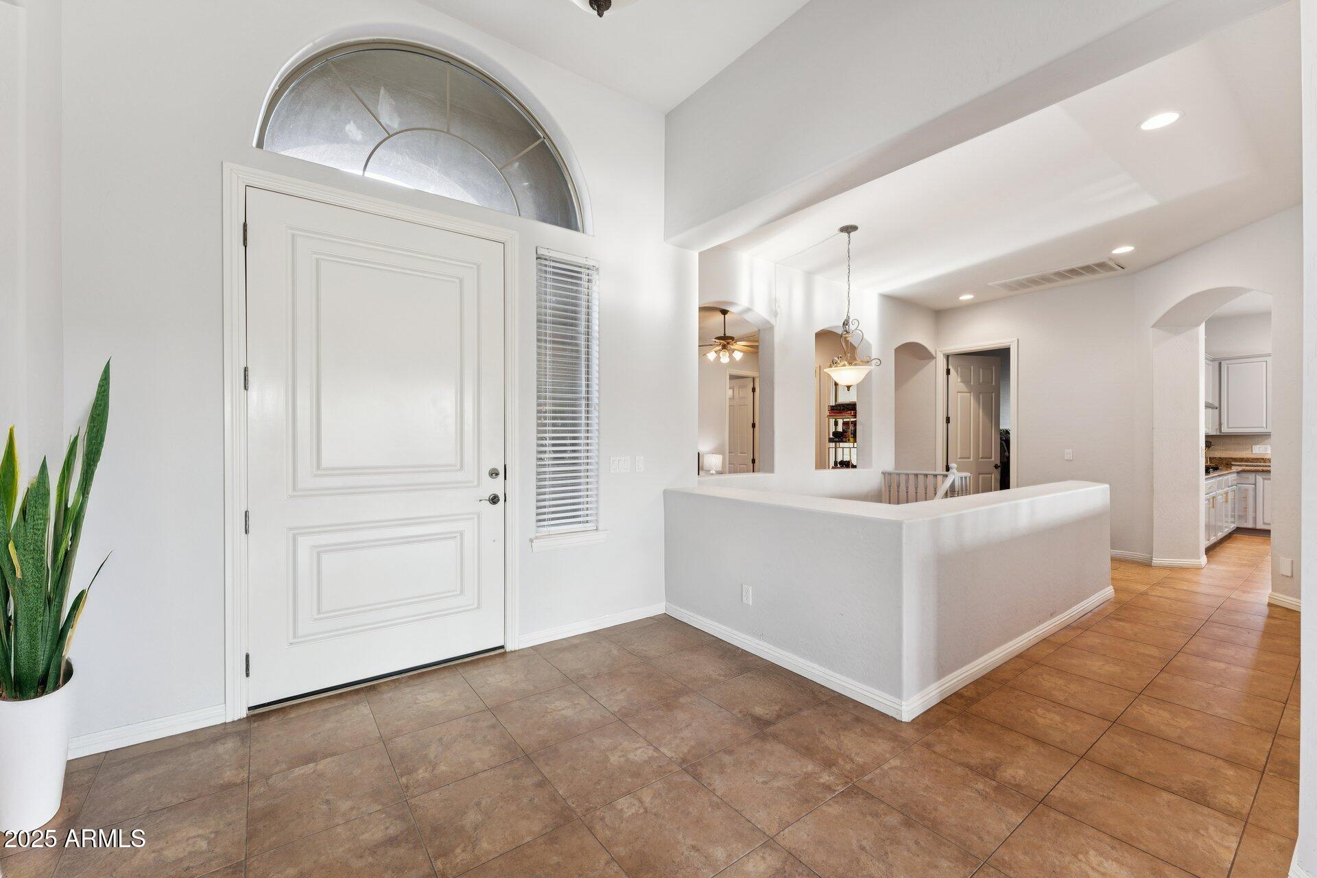 2830 South Riata Court Gilbert, AZ 85295 - Photo 4 of 49 Foyer