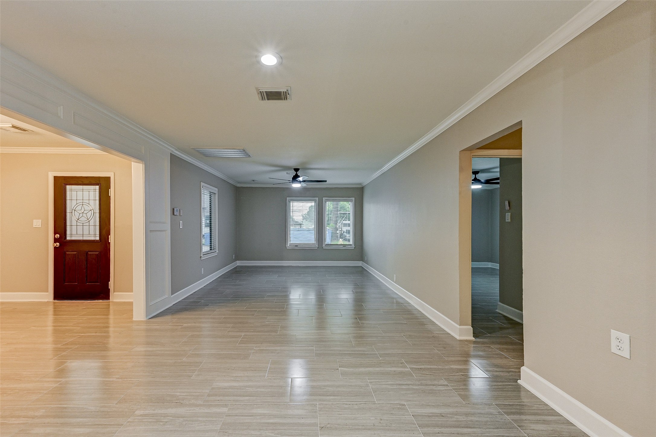 6618 Winton Street Houston, TX 77021 - Photo 4 of 20 a view of an entryway of a house