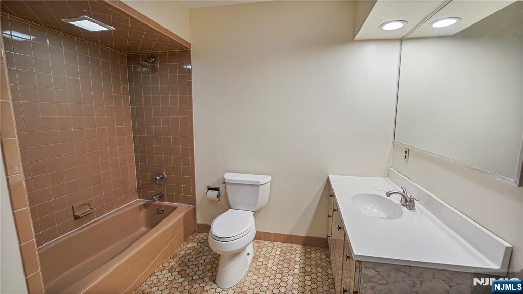 77 Highland Place, Unit 2 Ridgefield Park, NJ 07660 - Photo 17 of 28