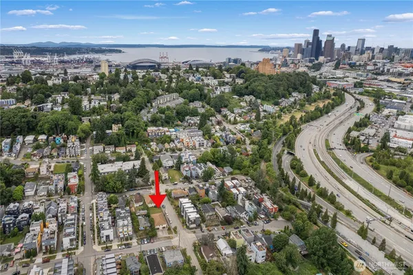 $999,999 | 1701 19th Avenue South, Seattle, WA 98144