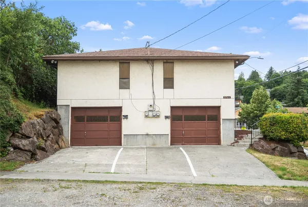 $999,999 | 1701 19th Avenue South, Seattle, WA 98144