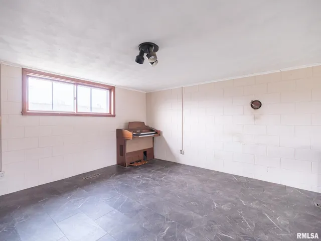 $150,000 | 288 Highway 89, Washburn, IL 61570