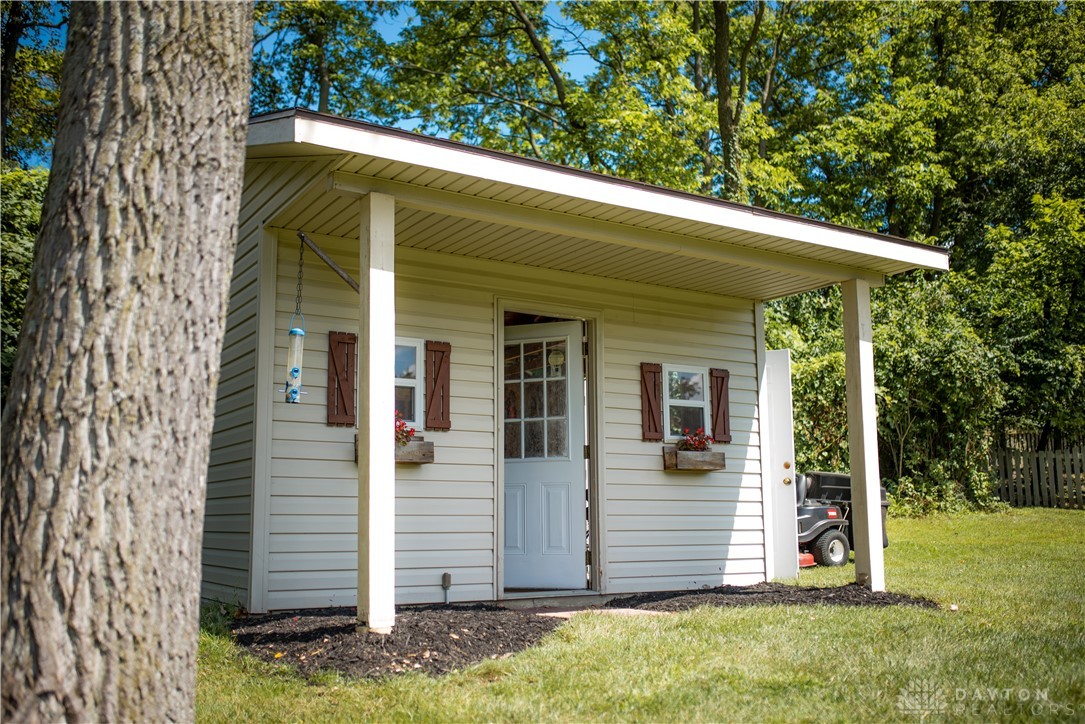 1422 Kingsgate Road Springfield, OH 45503 - Photo 9 of 69