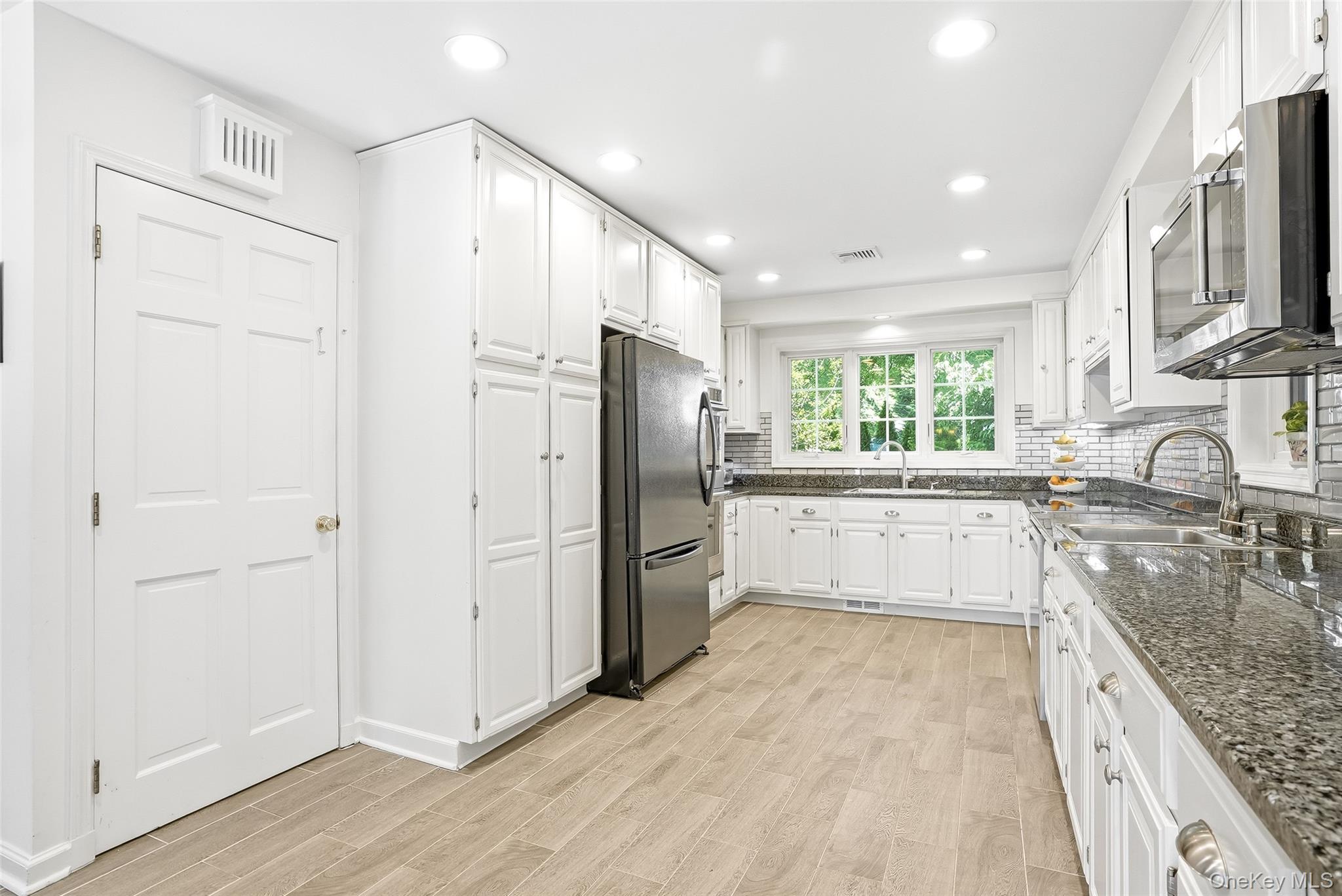 5 Mayfield Street Rye, NY 10580 - Photo 11 of 35 New appliances 2023: Cooktop, wall ovens, microwave, dishwasher