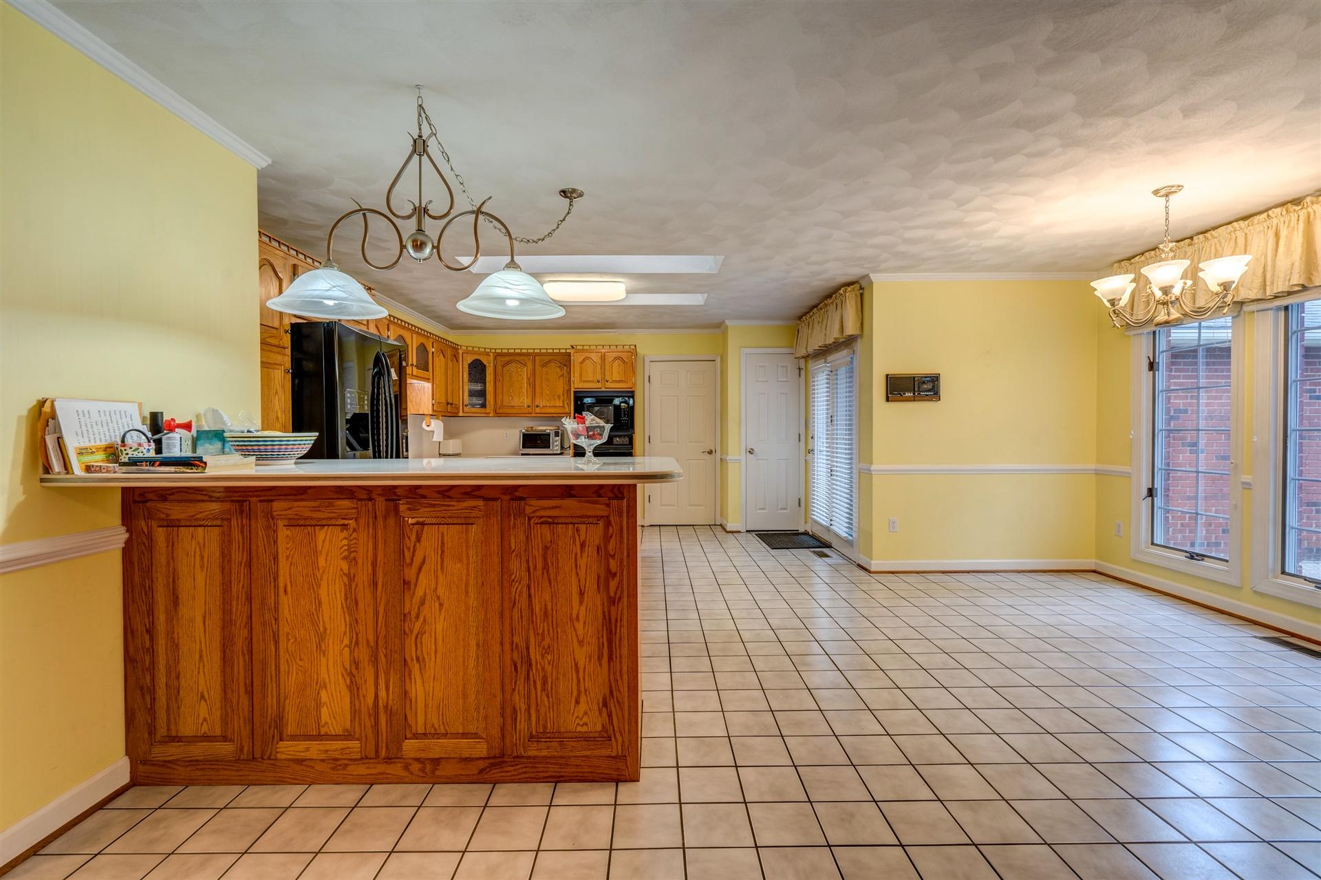 4287 Bonsack Road Northeast Roanoke, VA 24012 - Photo 11 of 38 11-DSC00031-3_2-3_3-3_4-3_5-3