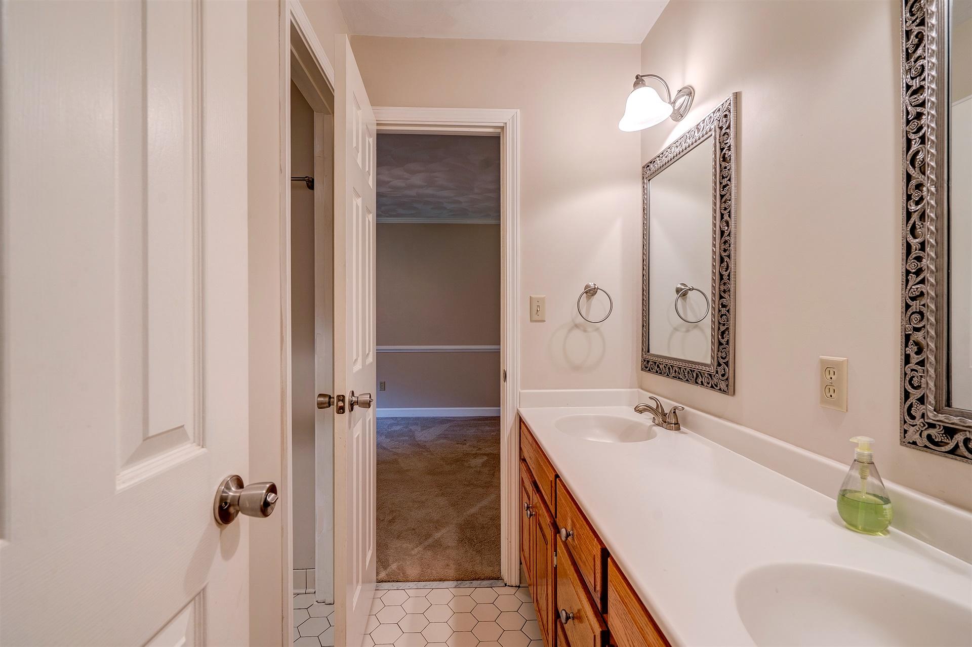 4287 Bonsack Road Northeast Roanoke, VA 24012 - Photo 21 of 38 21-DSC00096-3_097-3_098-3_099-3_100