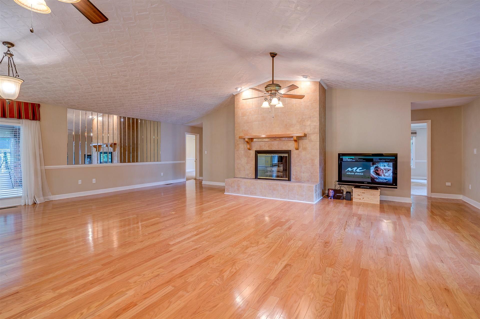 4287 Bonsack Road Northeast Roanoke, VA 24012 - Photo 6 of 38 06-DSC00001-3_2-3_3-3_4-3_5-3