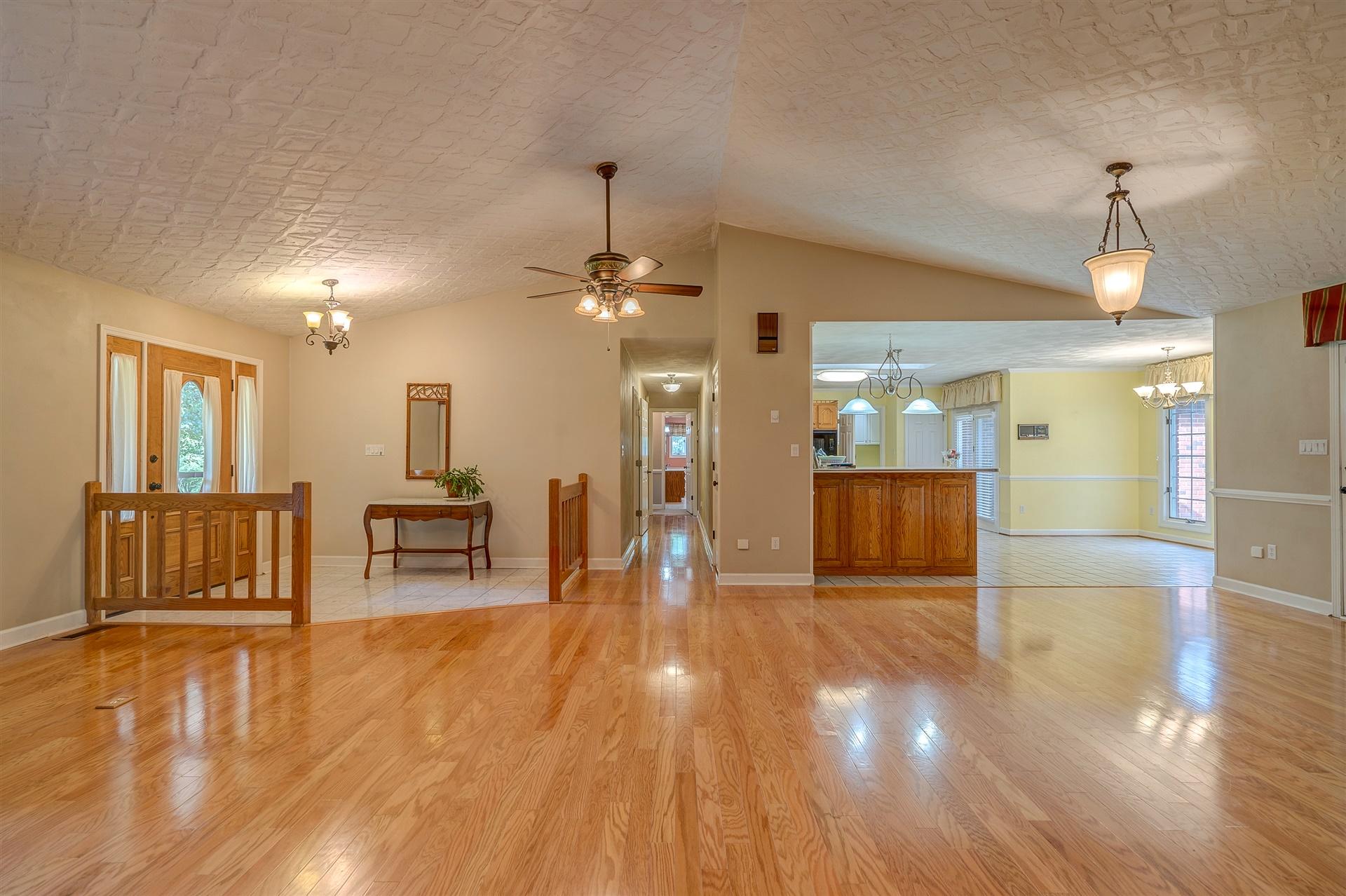 4287 Bonsack Road Northeast Roanoke, VA 24012 - Photo 7 of 38 07-DSC00126-3_27-3_28-3_29-3_30-3