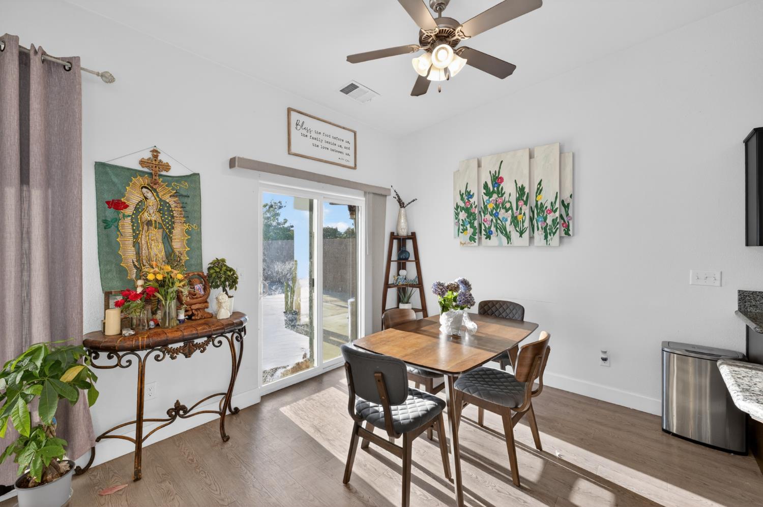 1208 Monterey Street Madera, CA 93637 - Photo 19 of 38 a dining room with furniture and window