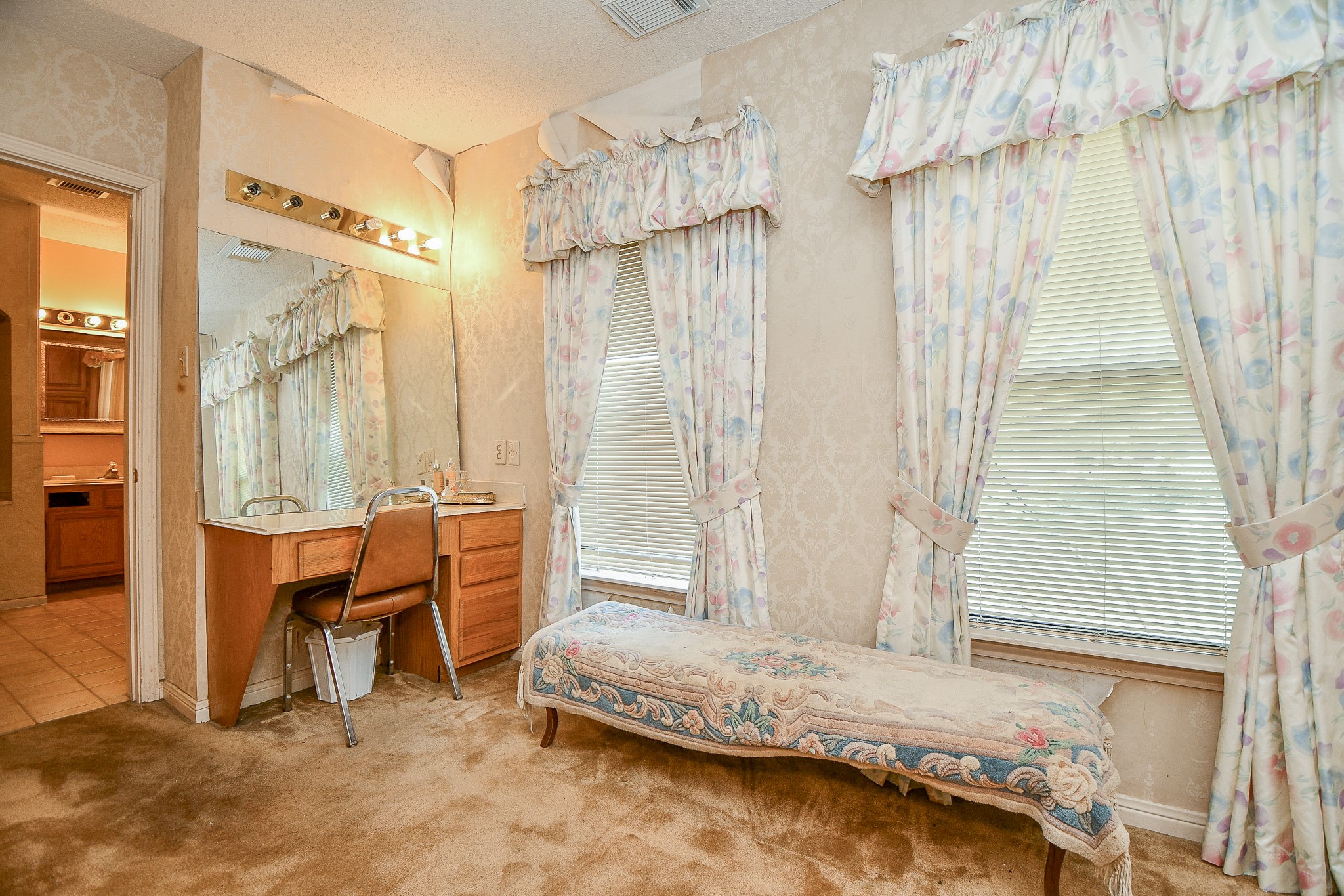 3217 Calumet Street Houston, TX 77004 - Photo 13 of 20 a living room with a bath tub and a large window