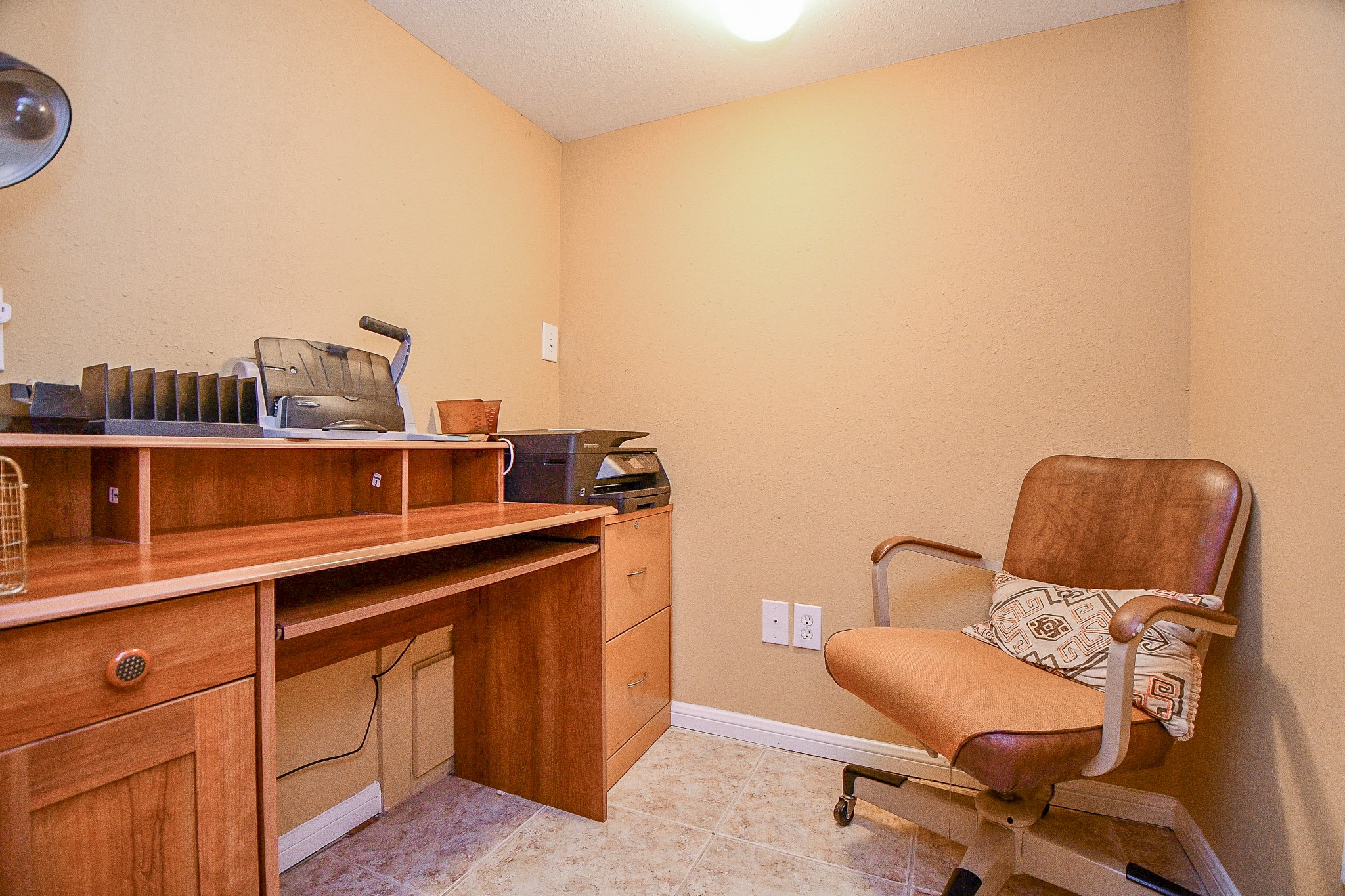 3217 Calumet Street Houston, TX 77004 - Photo 6 of 20 a view of a workspace with furniture
