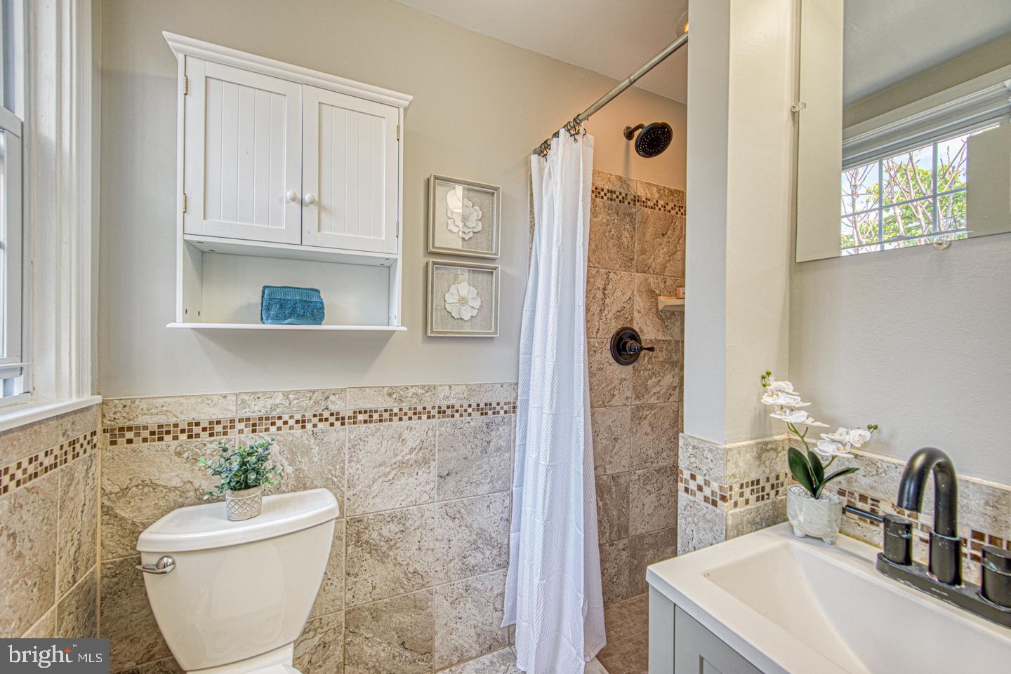 786 Hill Road Philadelphia, PA 19128 - Photo 16 of 29 Primary Bathroom